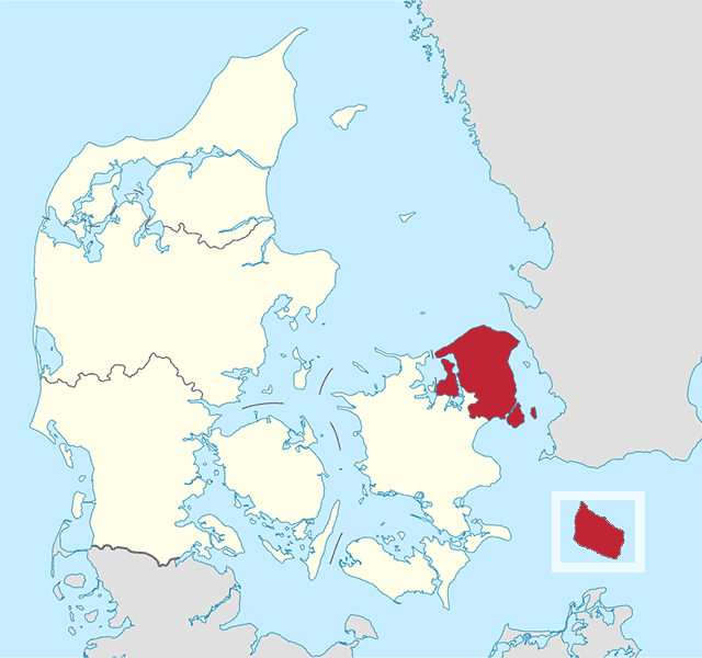 Danmarkskort, hvor Region Hovedstaden, inklusive Bornholms Regionskommune, er fremhævet med rødt